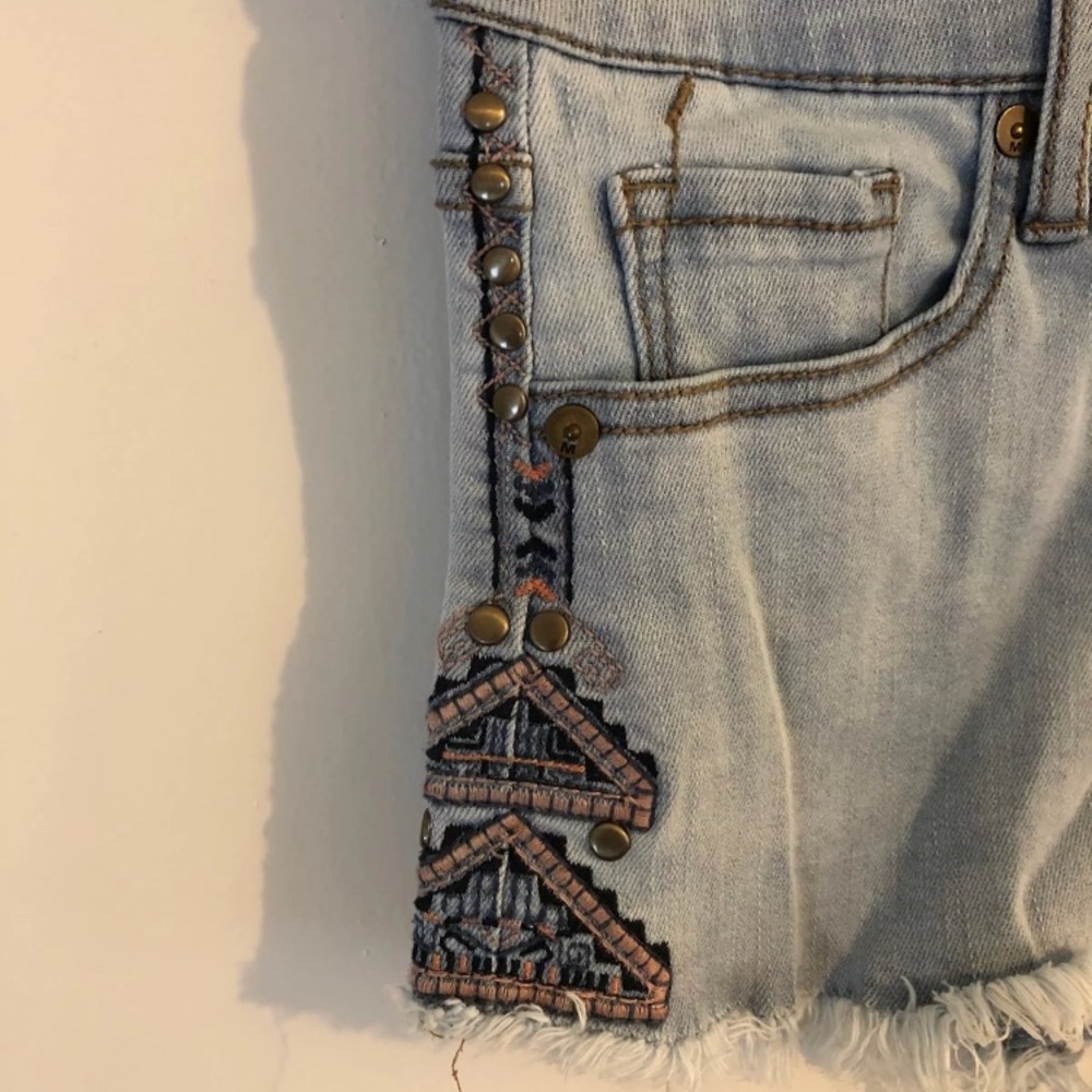 Pattern Jean Shorts - Picture 2 of 3